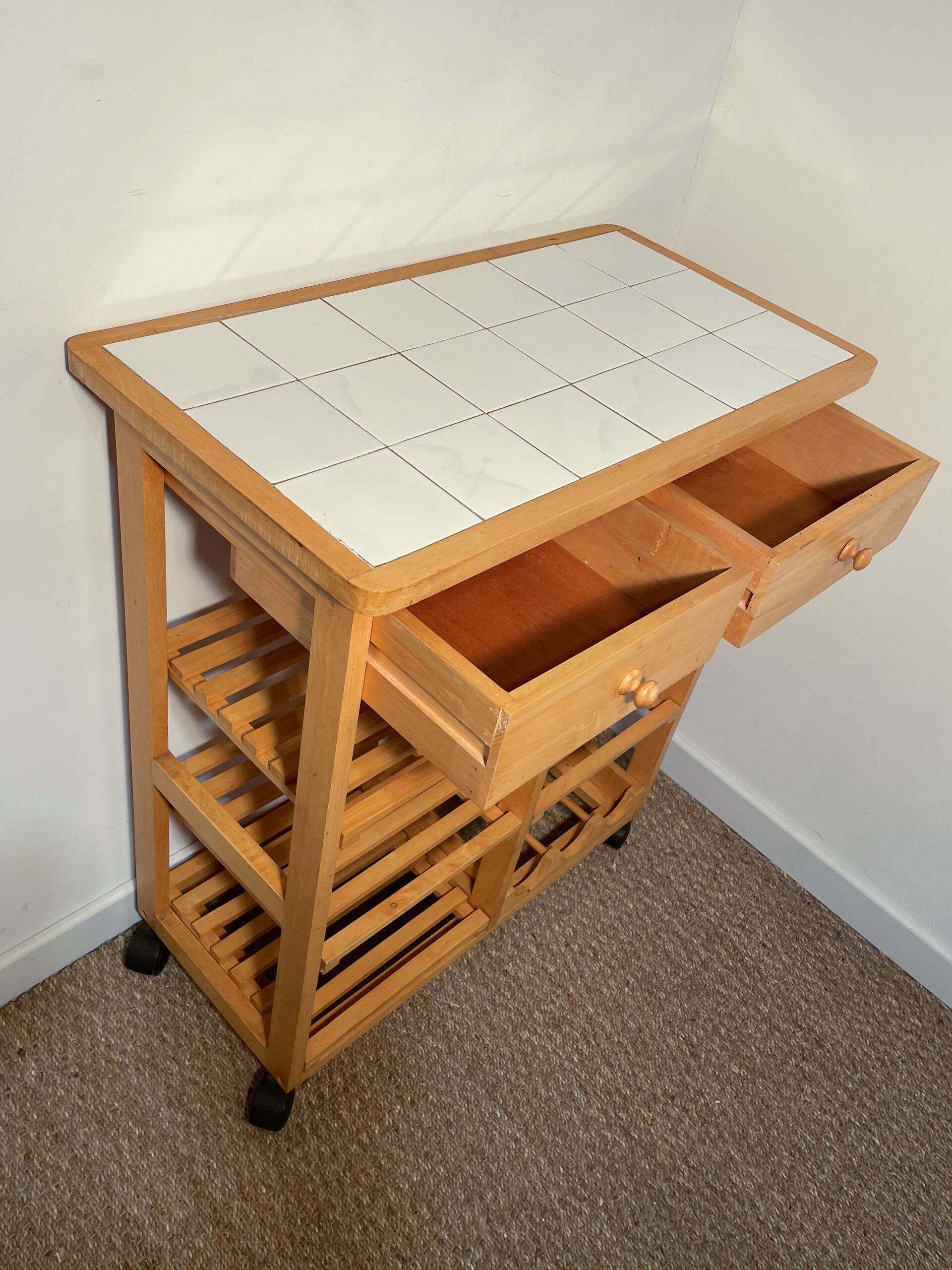 Desserte en bois et carrelage – Image 3