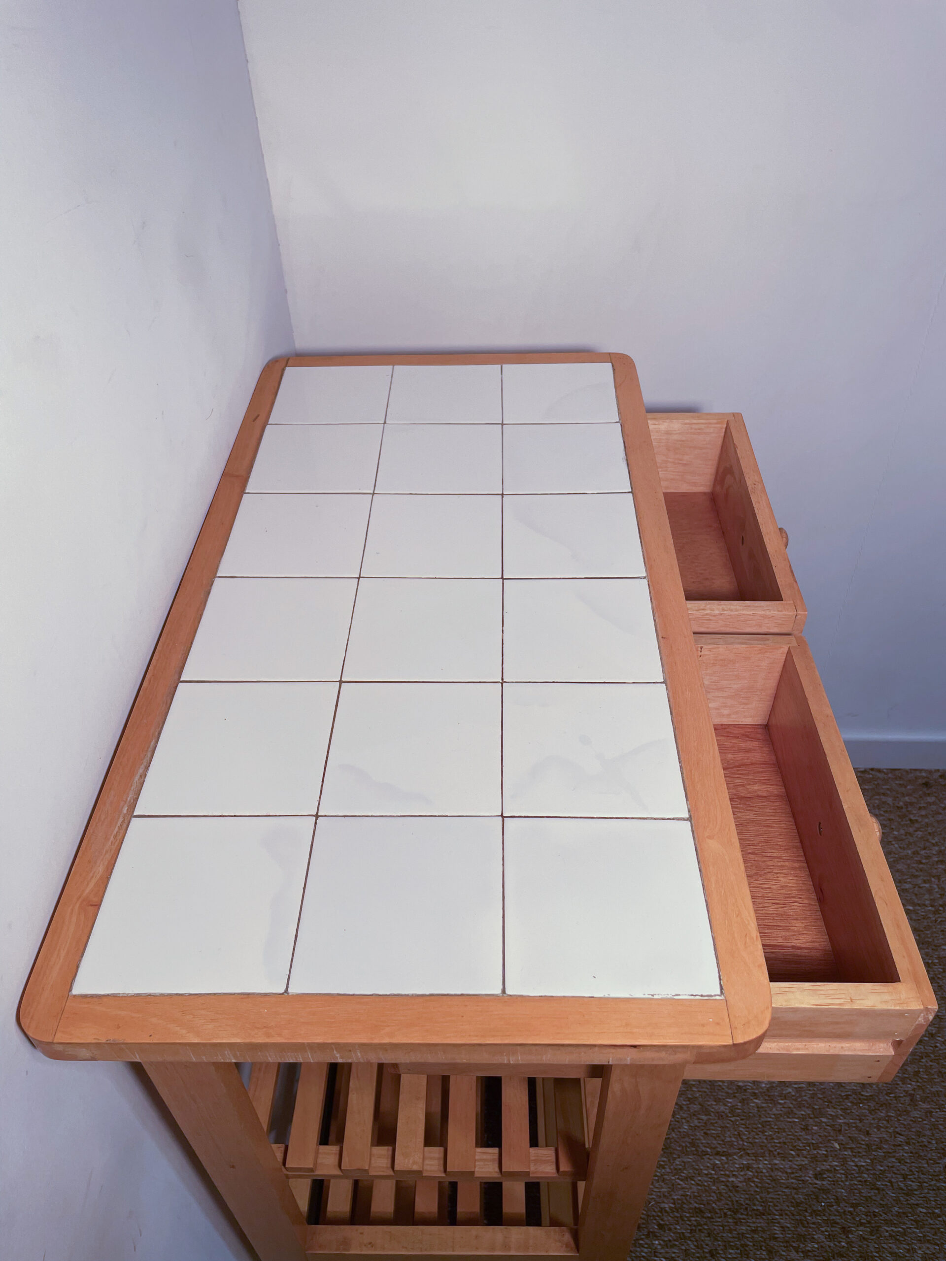 Desserte en bois et carrelage – Image 4