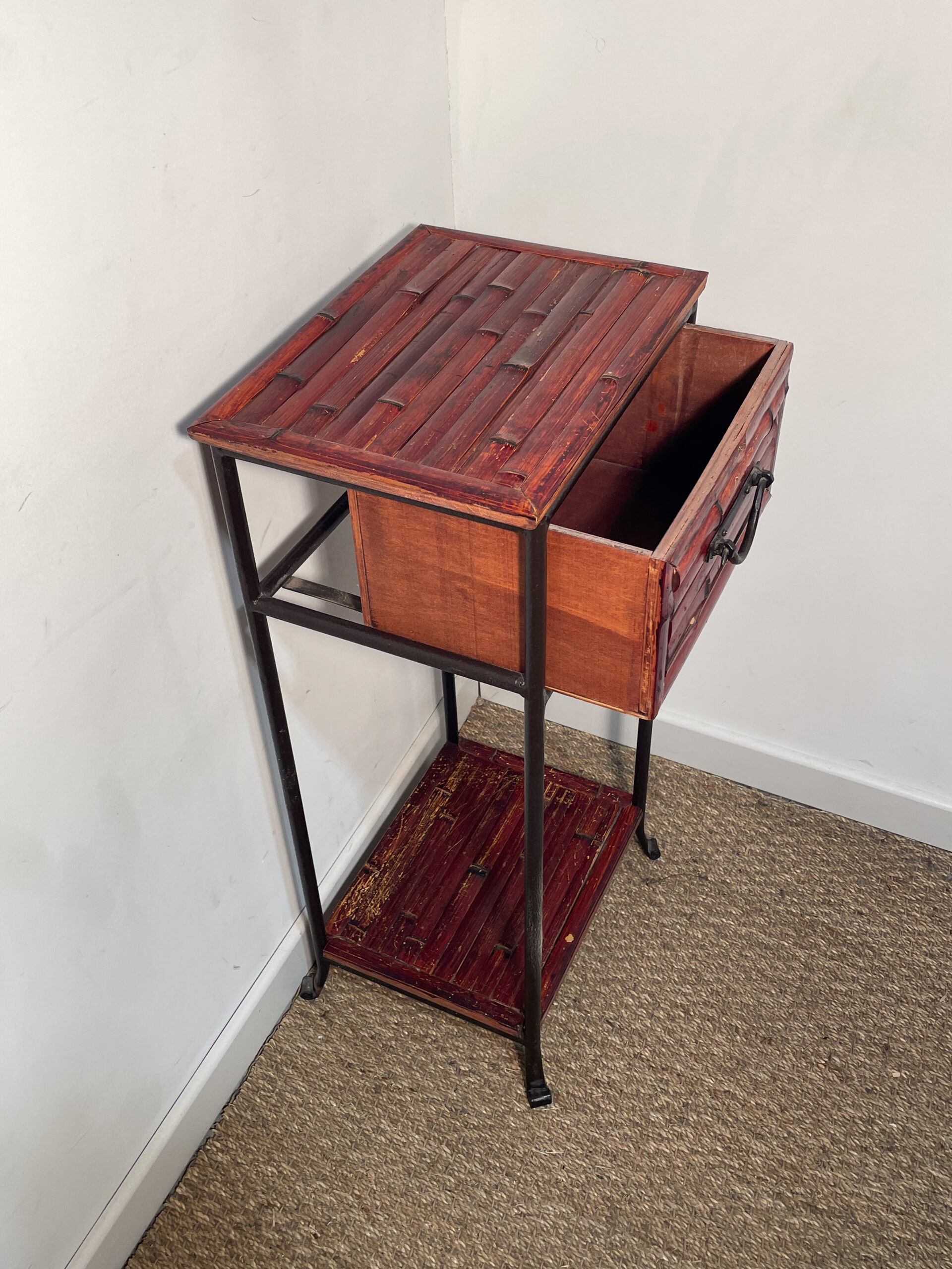 Petit meuble à tiroir en fer forgé et bambou – Image 4