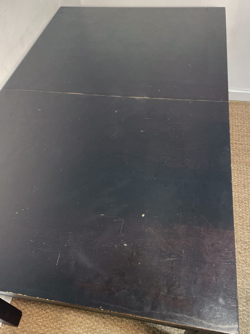 Table noire en bois à rallonges – Image 5