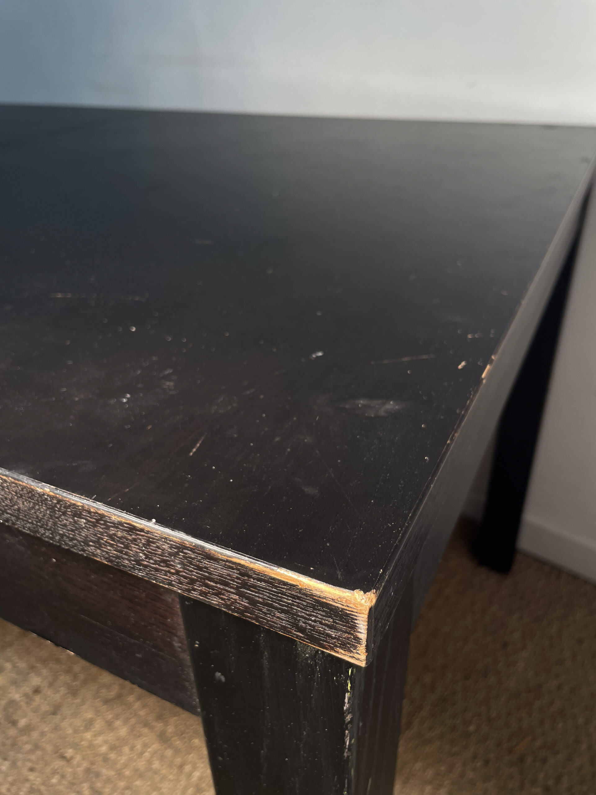 Table noire en bois à rallonges – Image 6