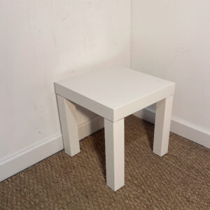 Mini table basse blanche