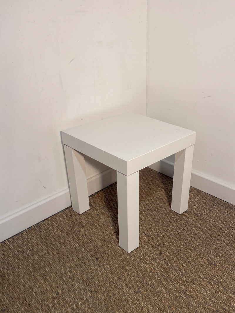 Mini table basse blanche