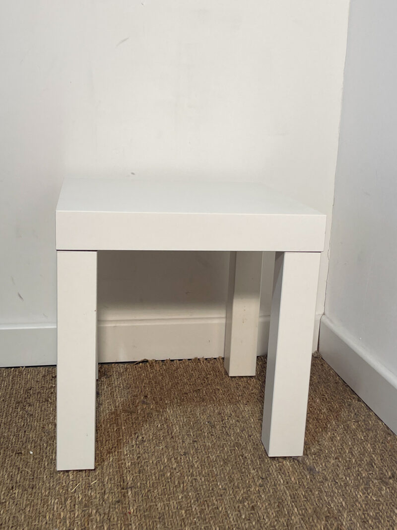 Mini table basse blanche – Image 2