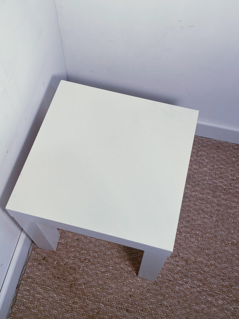 Mini table basse blanche – Image 3
