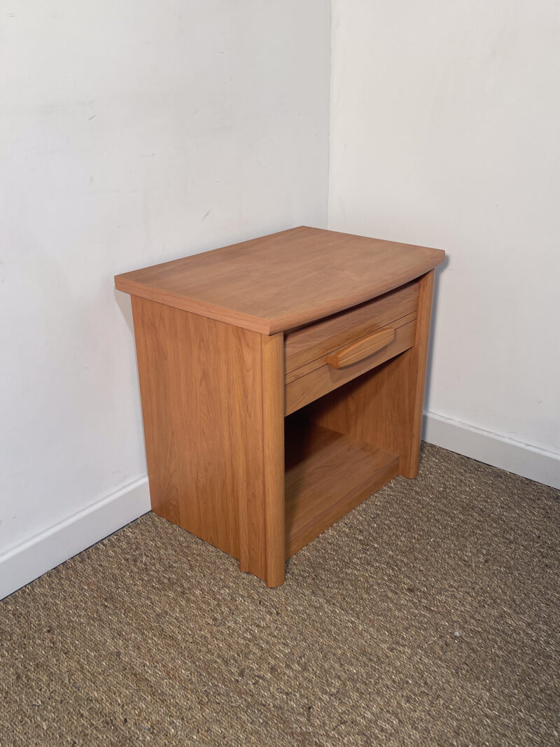 Table de chevet en bois