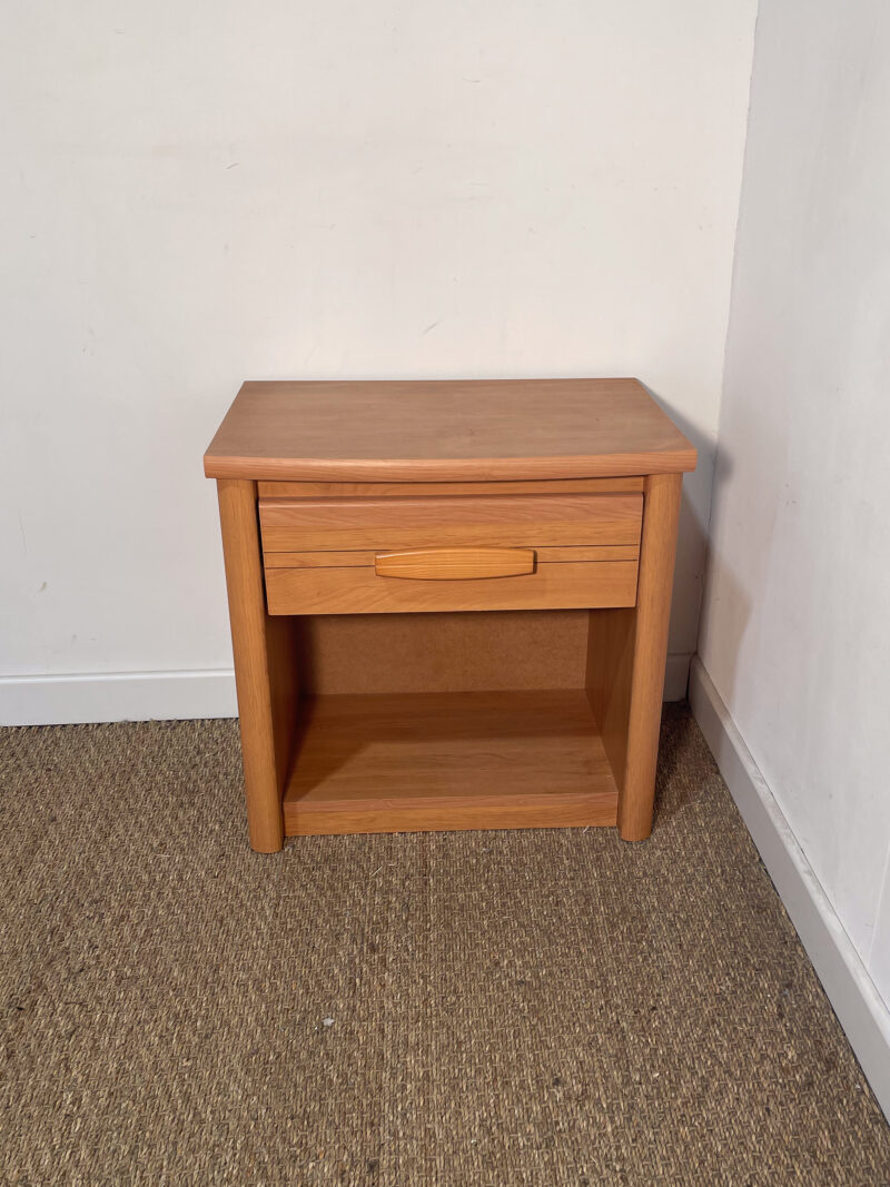 Table de chevet en bois – Image 2
