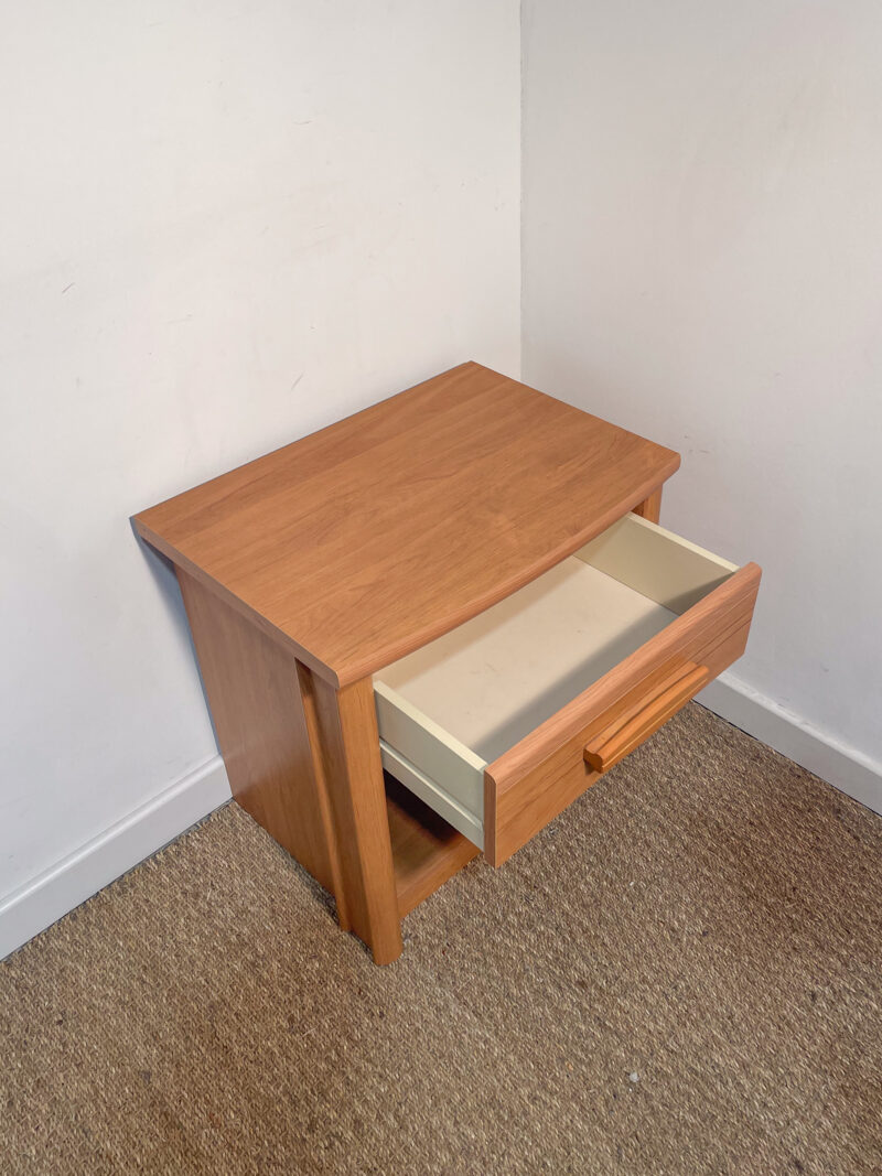Table de chevet en bois – Image 3