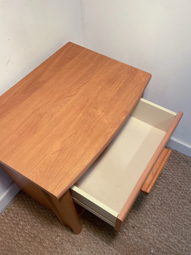 Table de chevet en bois – Image 4