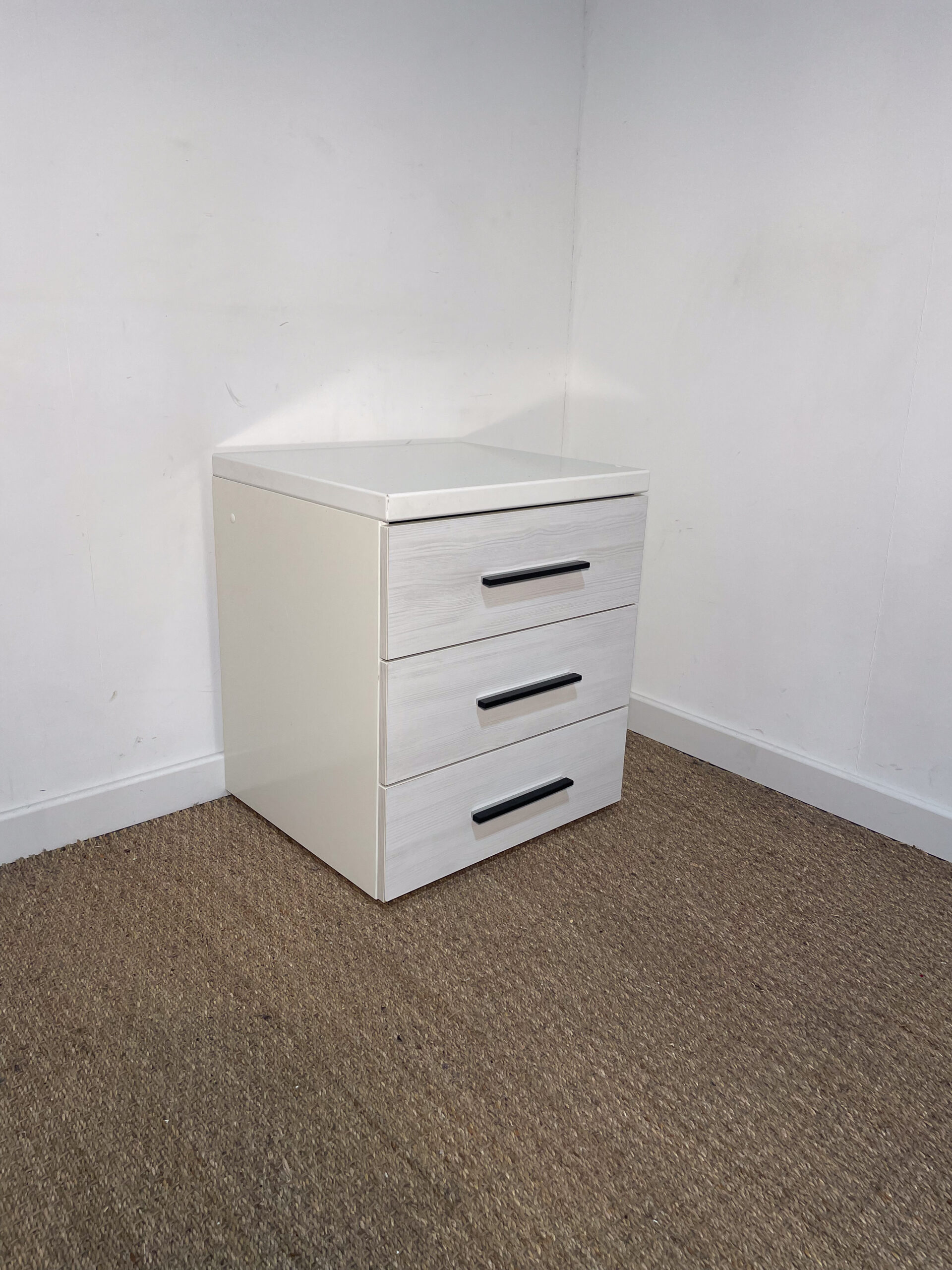 Petite commode blanche/ caisson à tiroirs