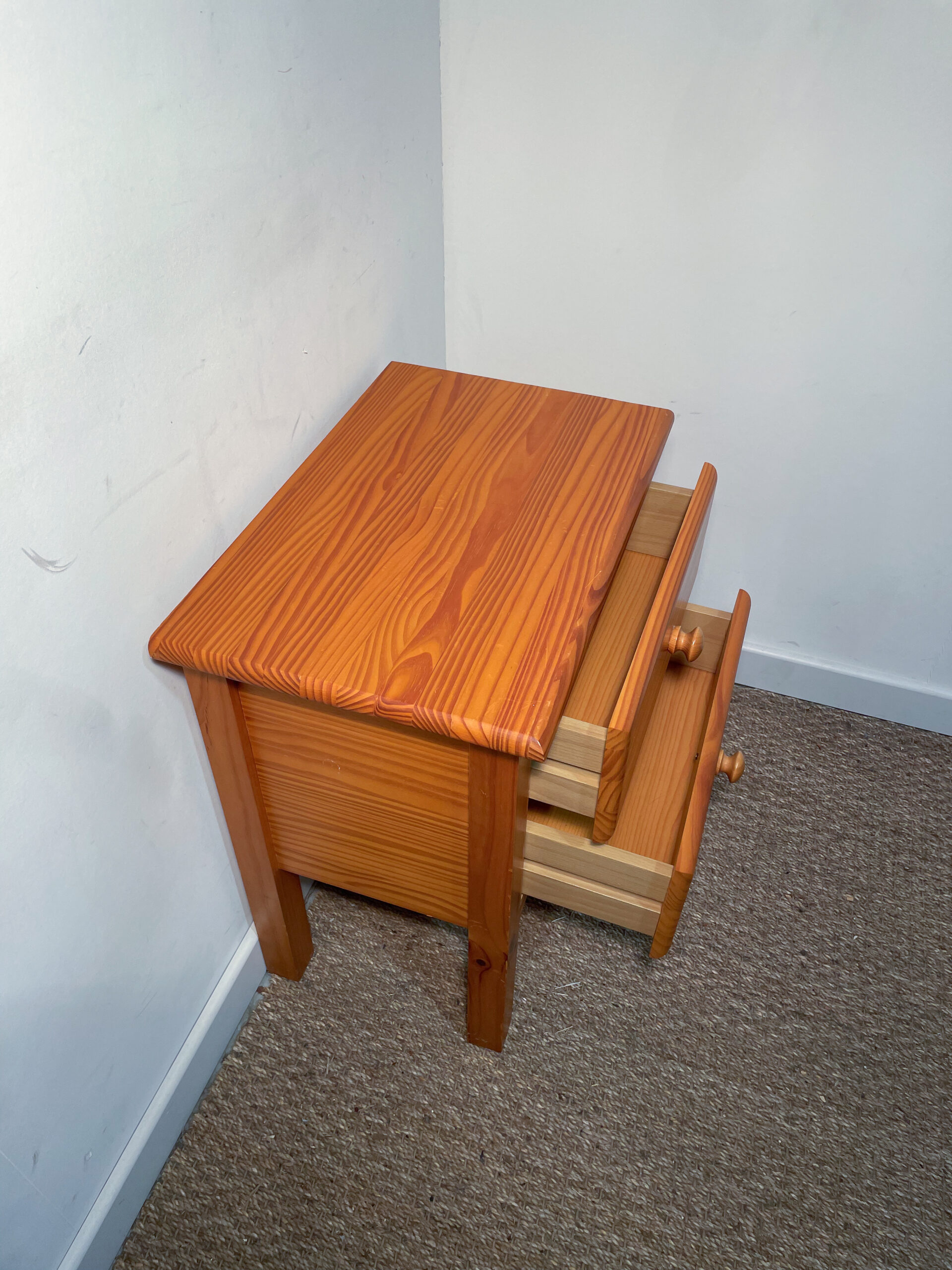 Table de chevet en pin – Image 3