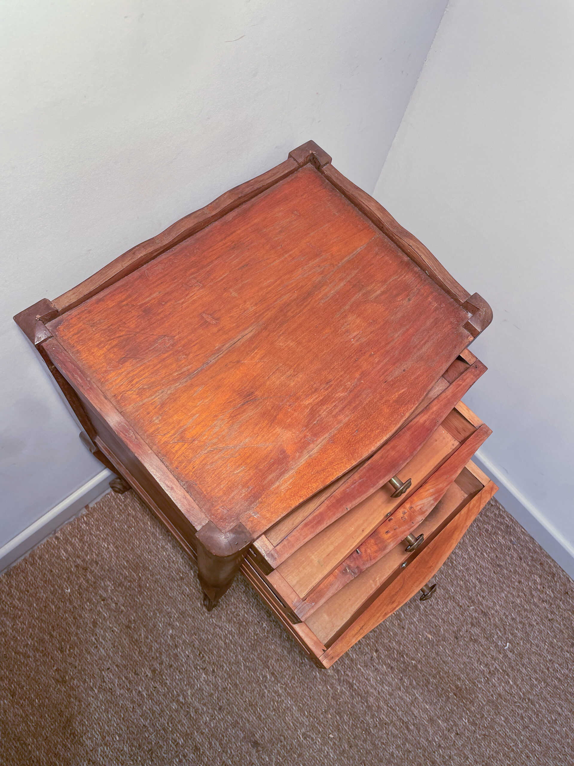 Petit chevet haut vintage à tiroirs – Image 4