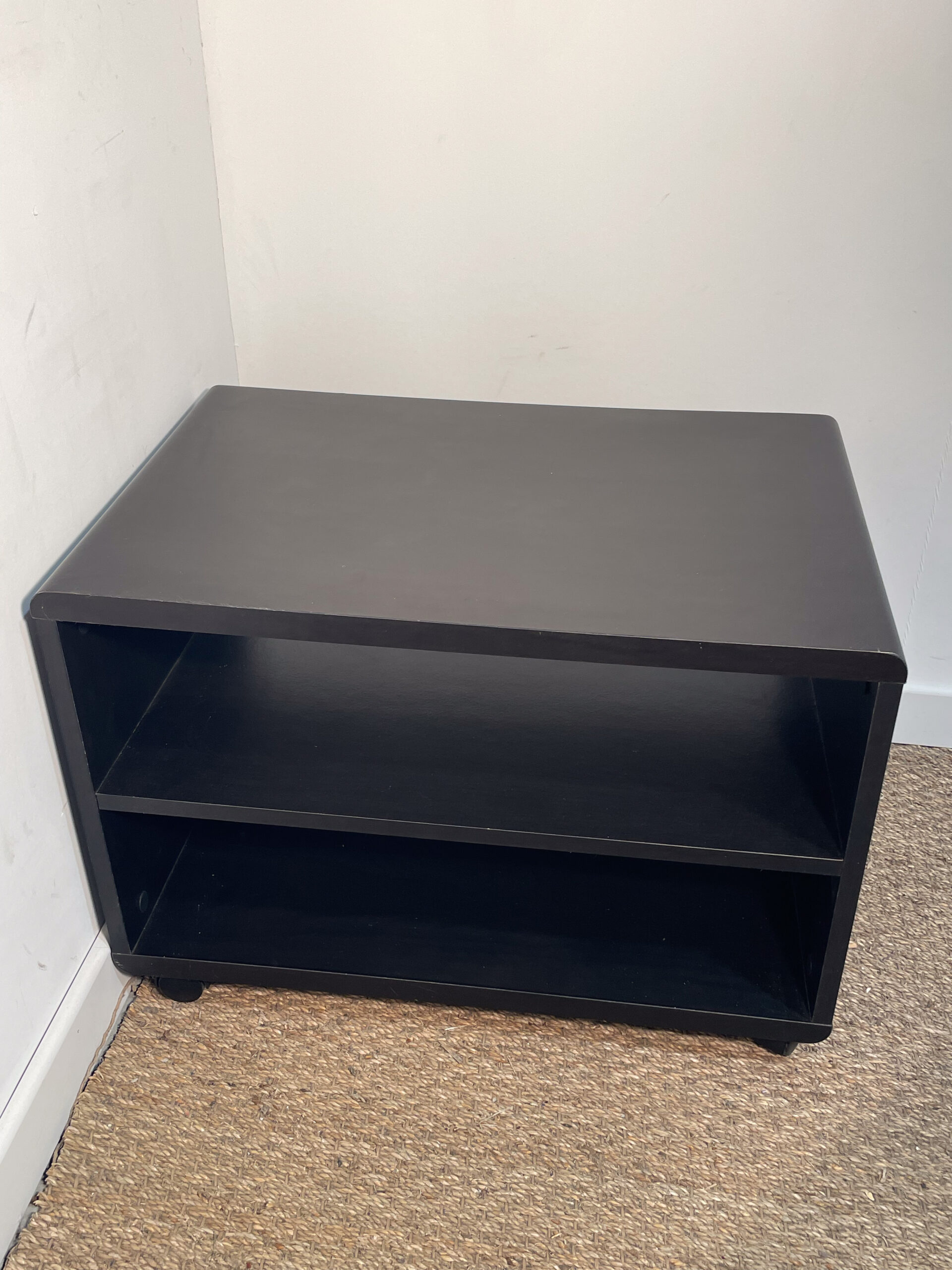 Table de chevet noire sur roulettes – Image 5