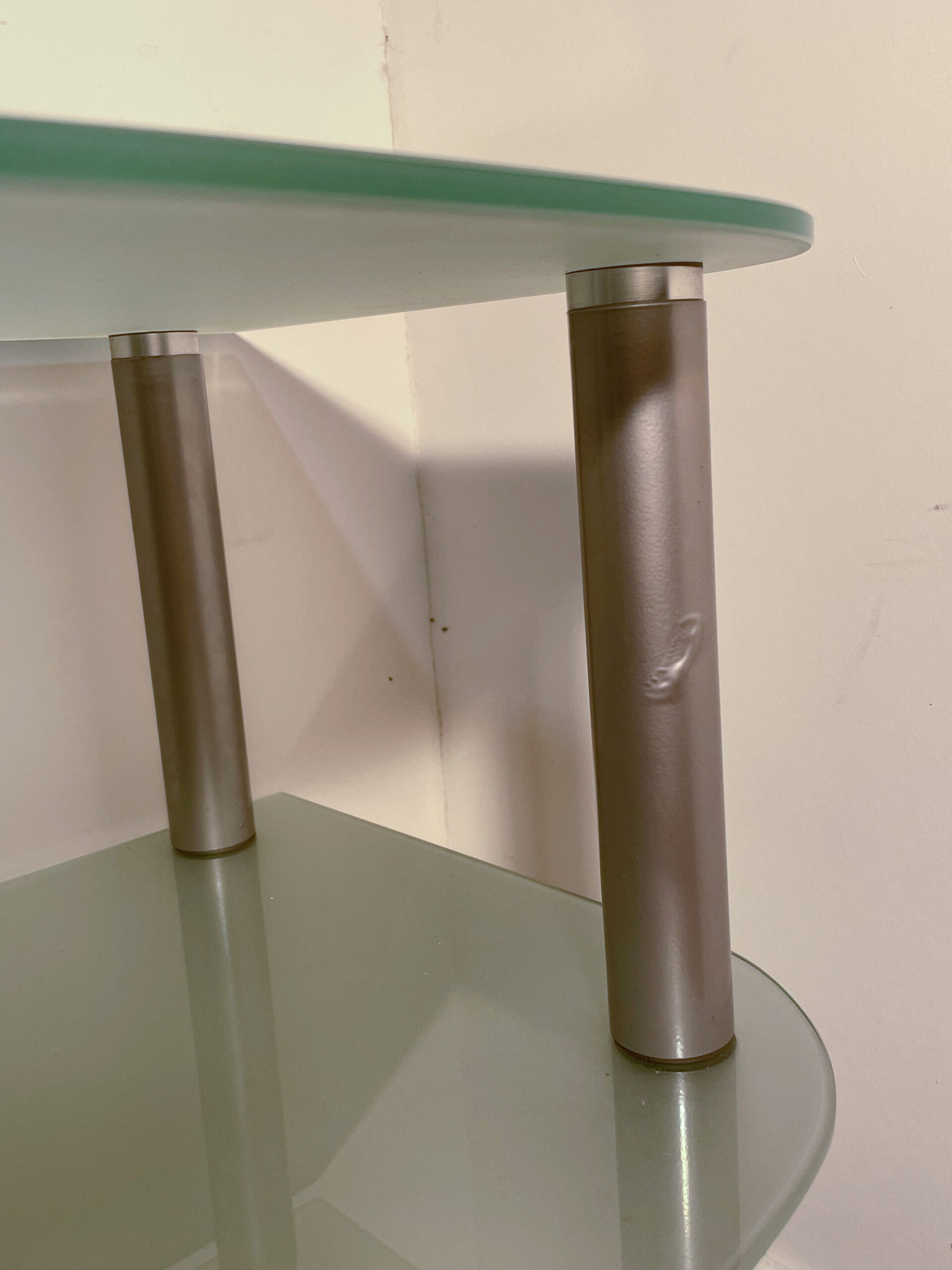 Table de chevet à 3 niveaux en verre trempé – Image 4