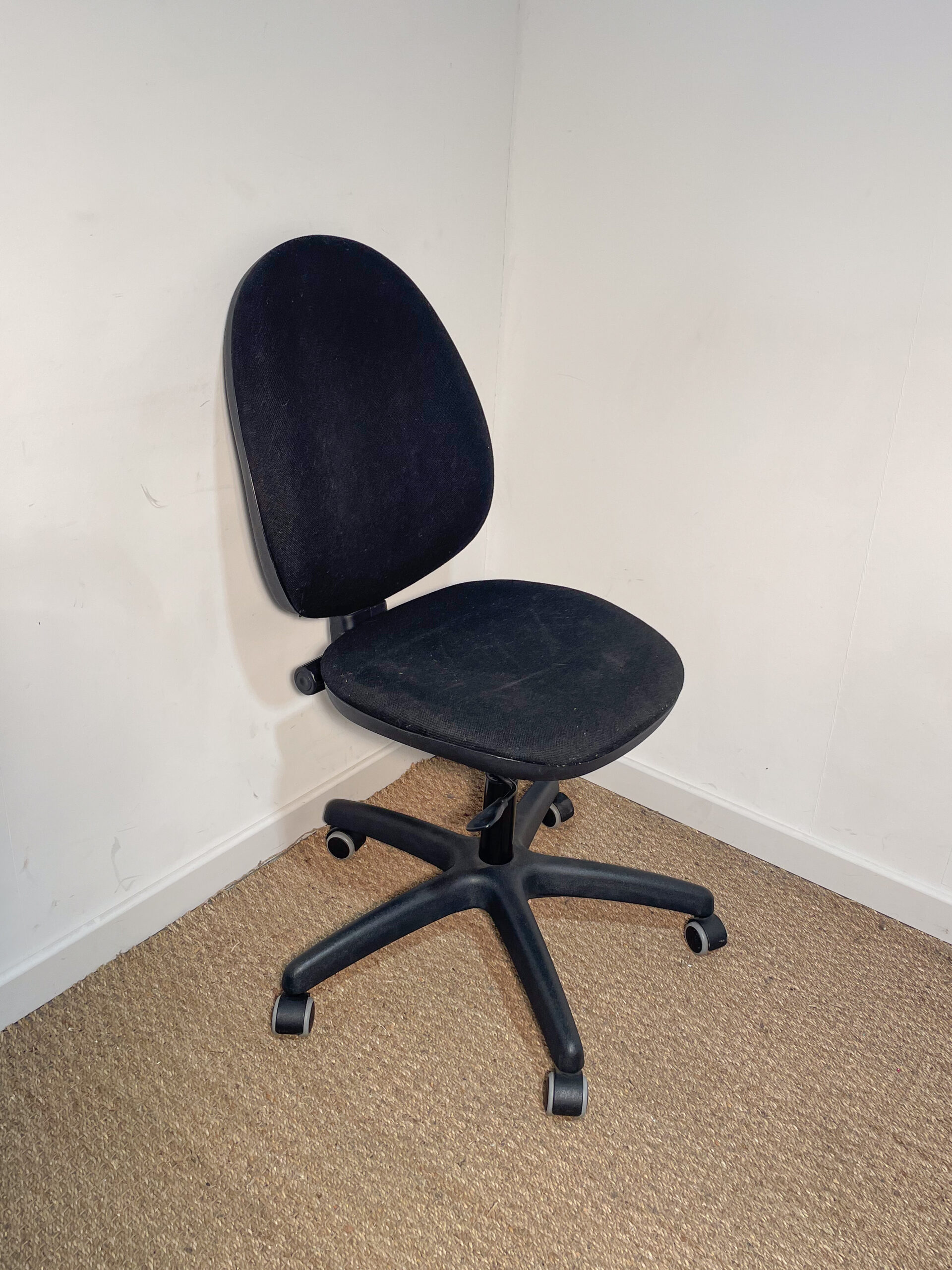 Chaise de bureau en tissu noir