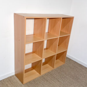 Bibliothèque à cases carrée