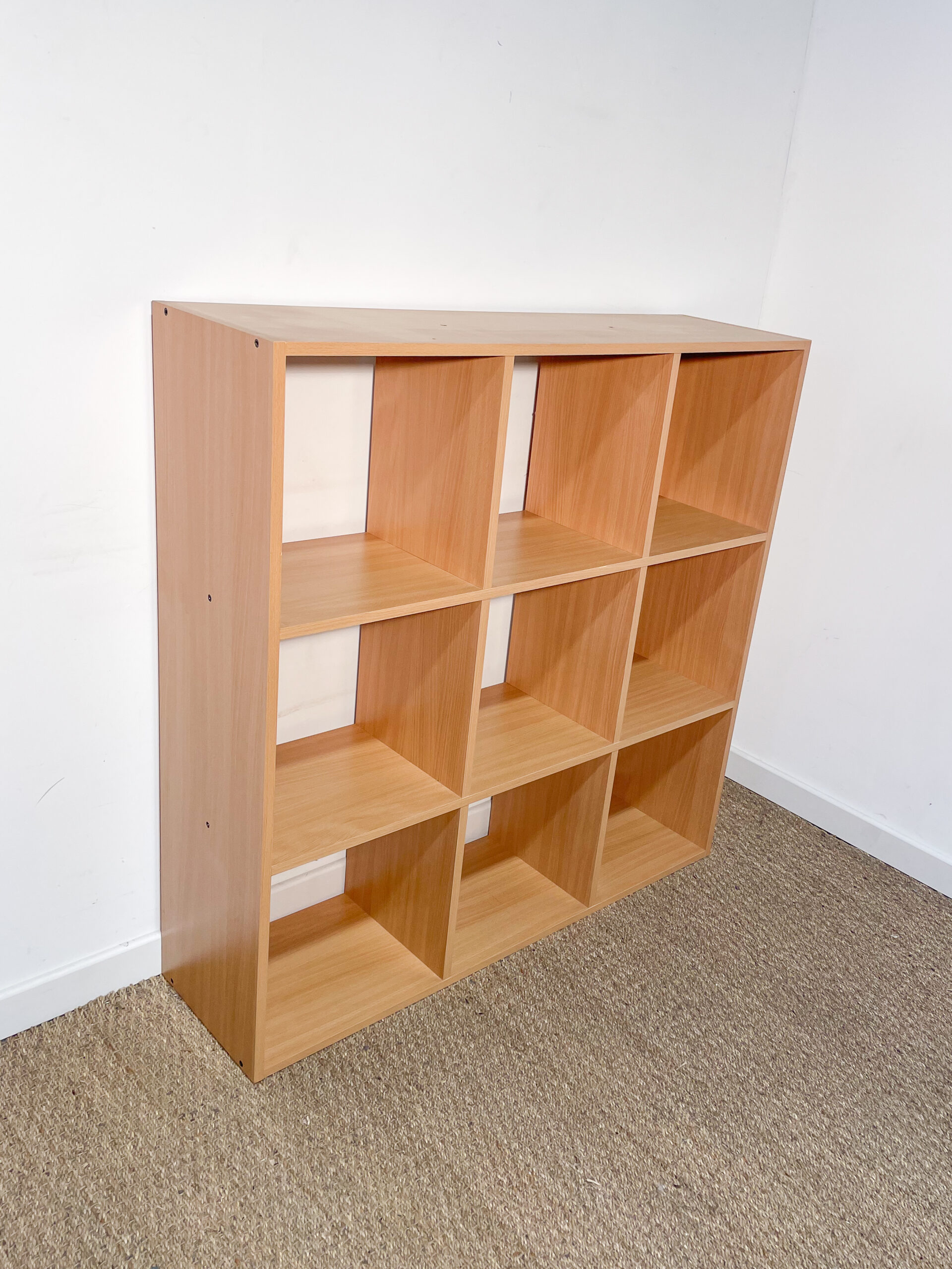 Bibliothèque à cases carrée