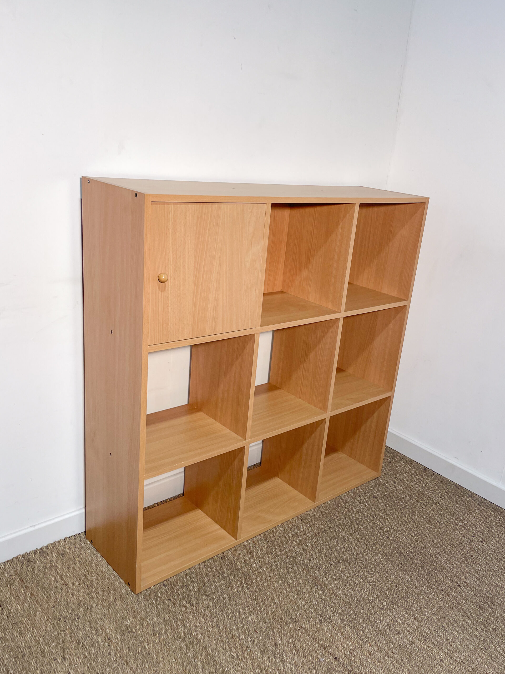 Bibliothèque à cases carrée