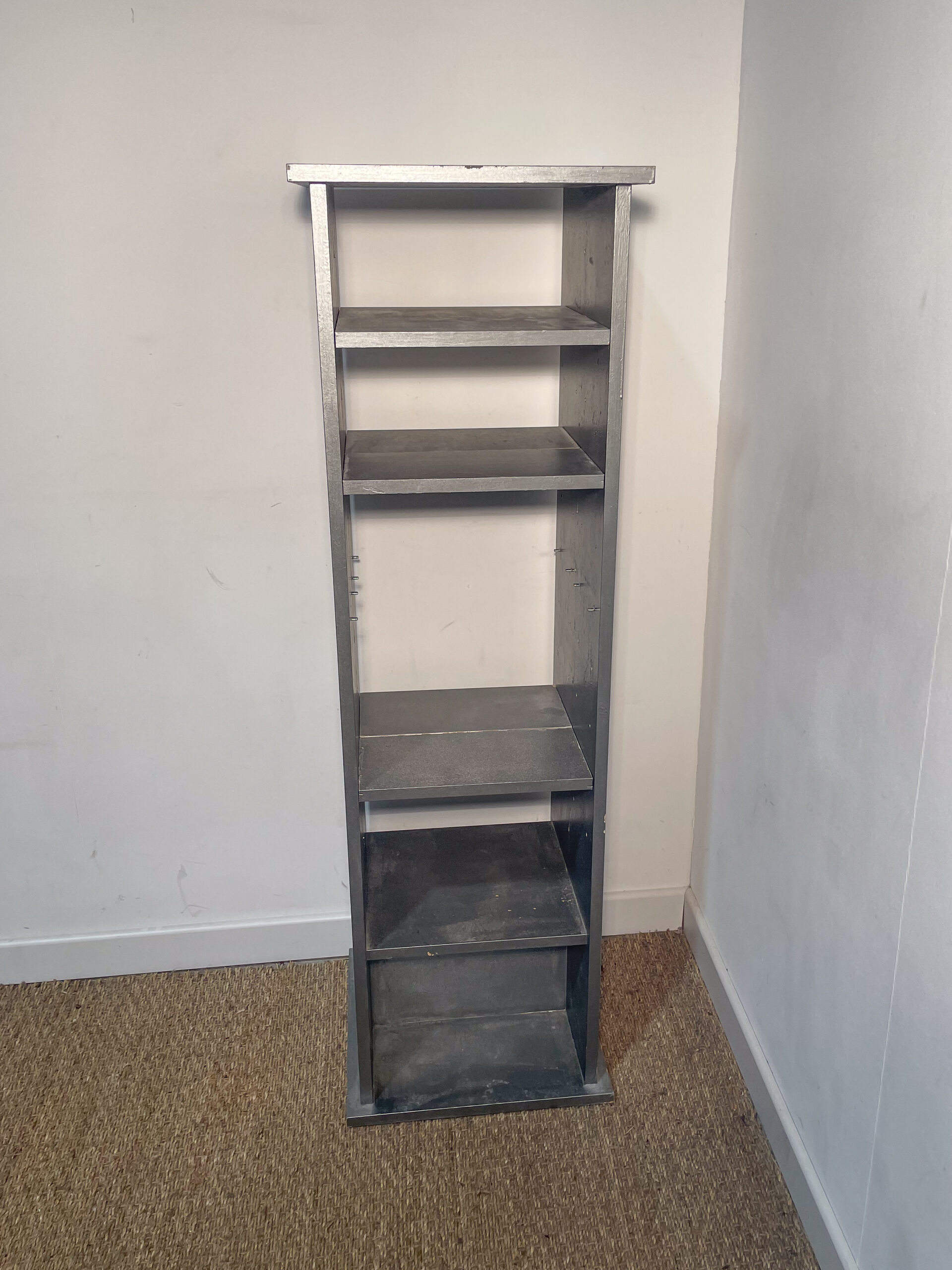 Petite tour de rangement peinte argenté – Image 2