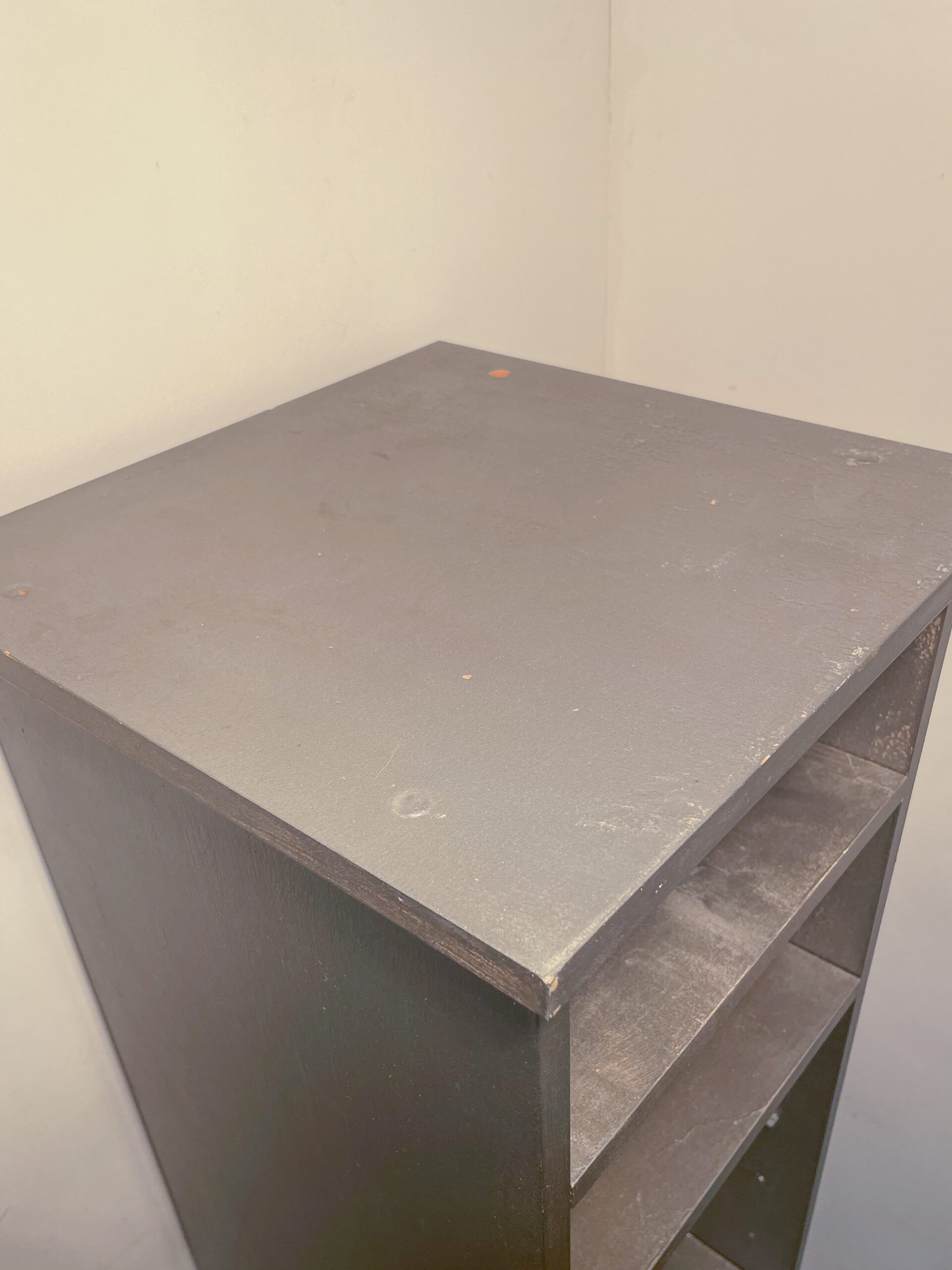 Petite tour de rangement peinte argenté – Image 4