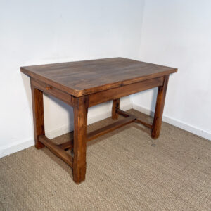 Table rectangulaire en bois