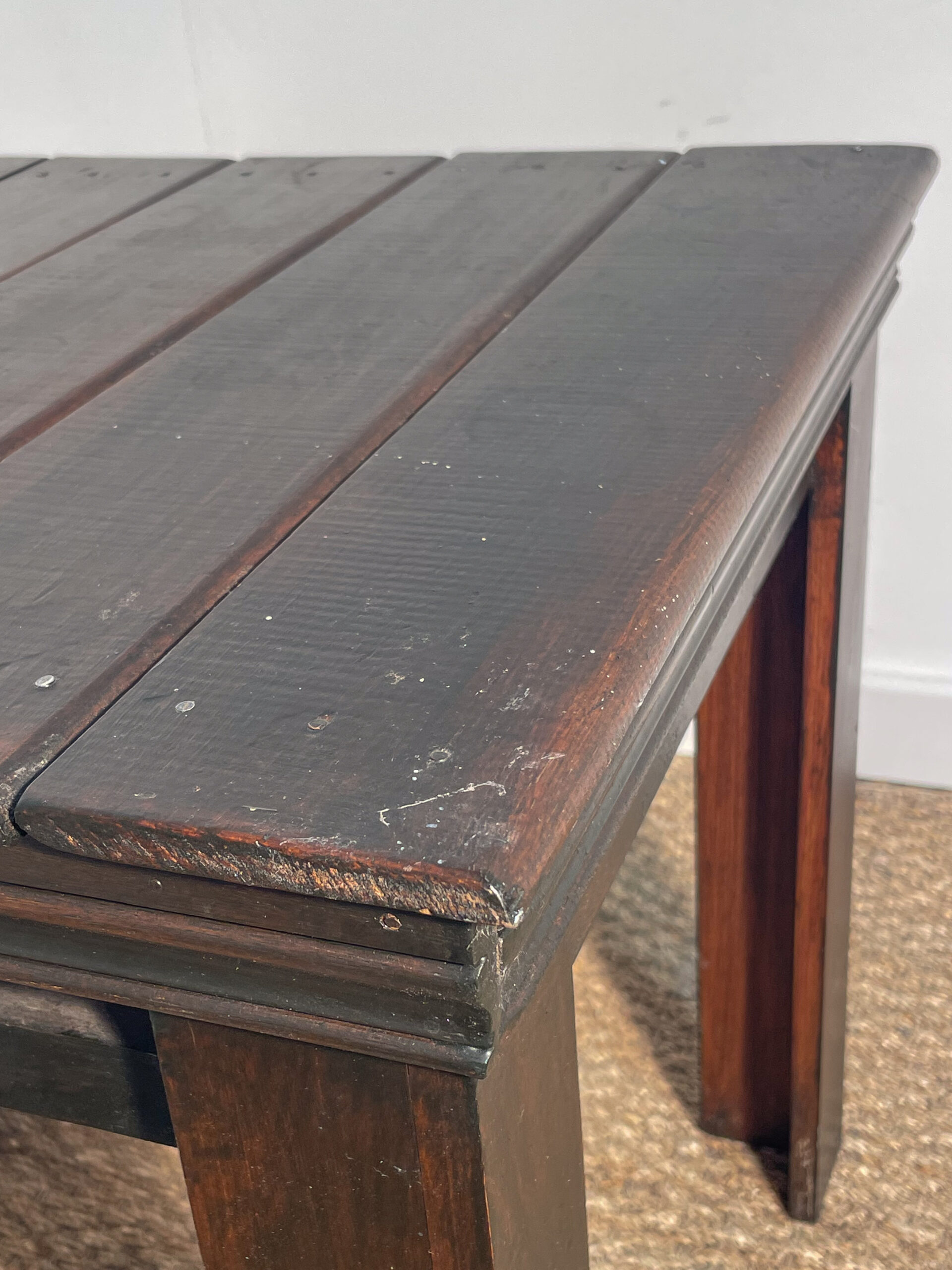 Petite table en bois foncé – Image 6