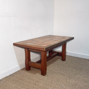 Table basse rectangulaire en carrelage