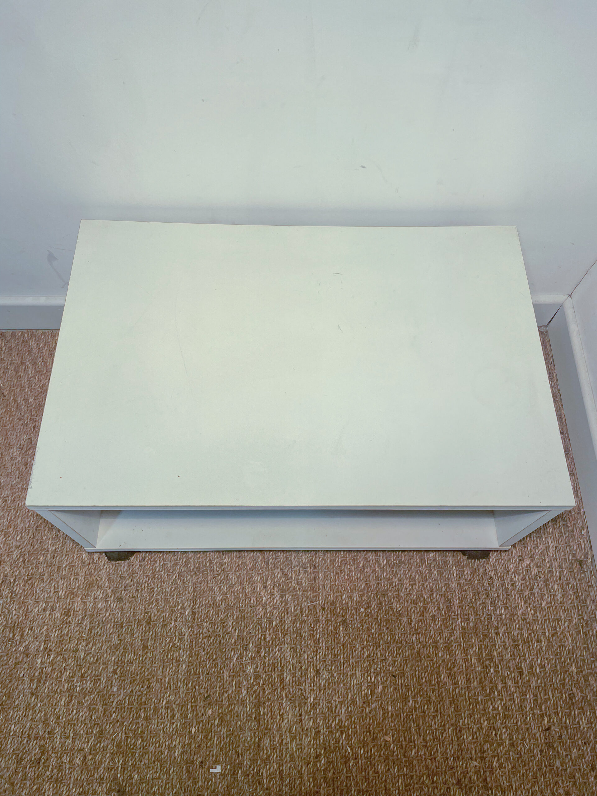 Table de chevet blanche à roulettes – Image 4