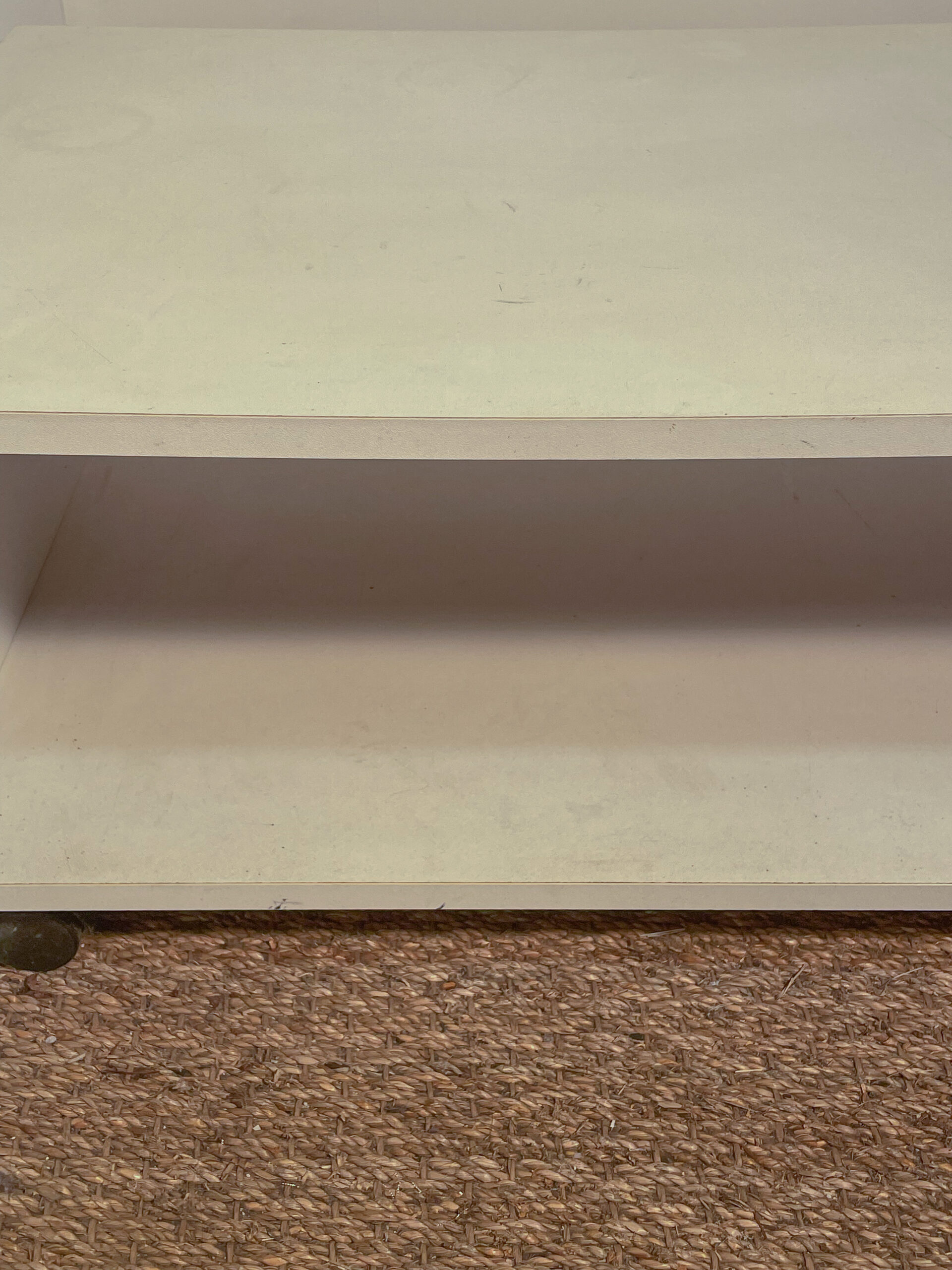 Table de chevet blanche à roulettes – Image 6