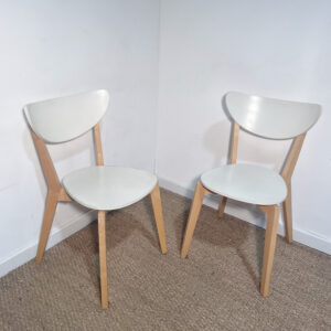 Lot de 2 chaises en bois et blanc