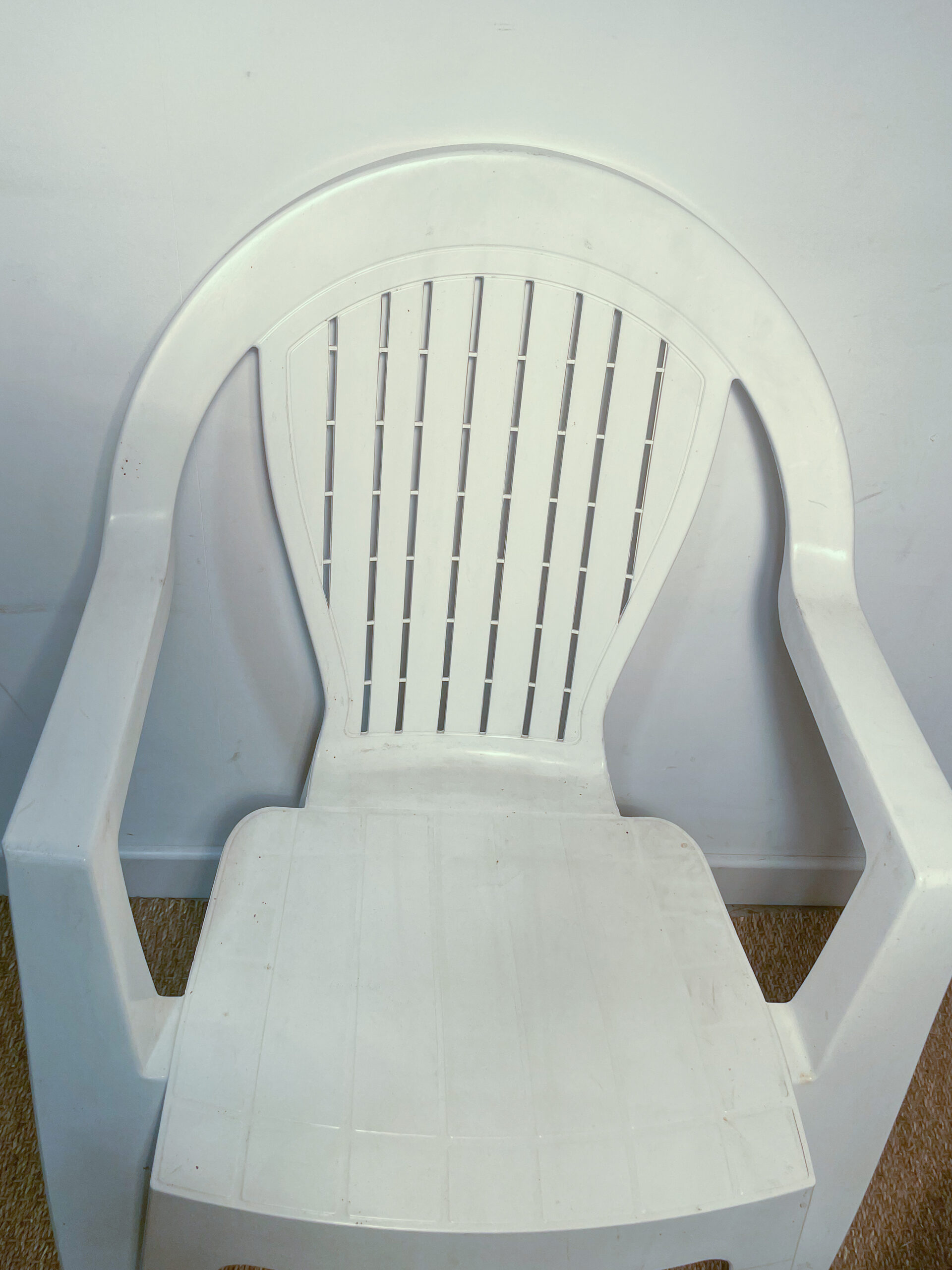 Lot de 2 chaises de jardin en plastique blanc – Image 4