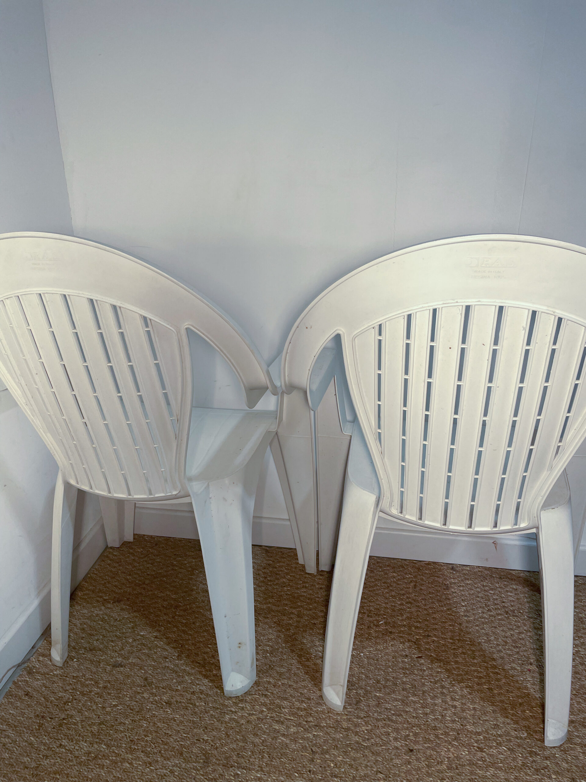 Lot de 2 chaises de jardin en plastique blanc – Image 5