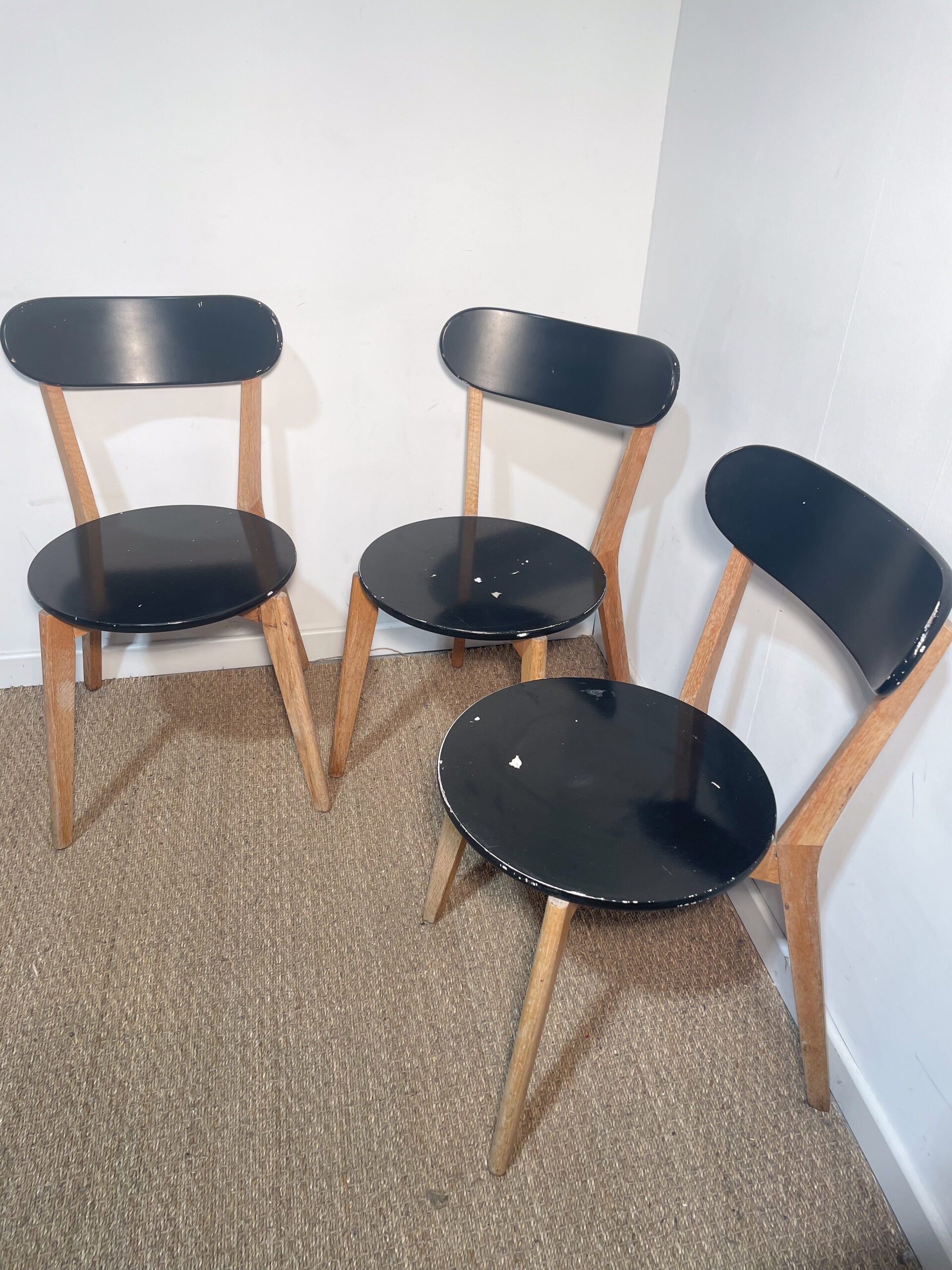 Lot de 3 chaises en bois noir – Image 2