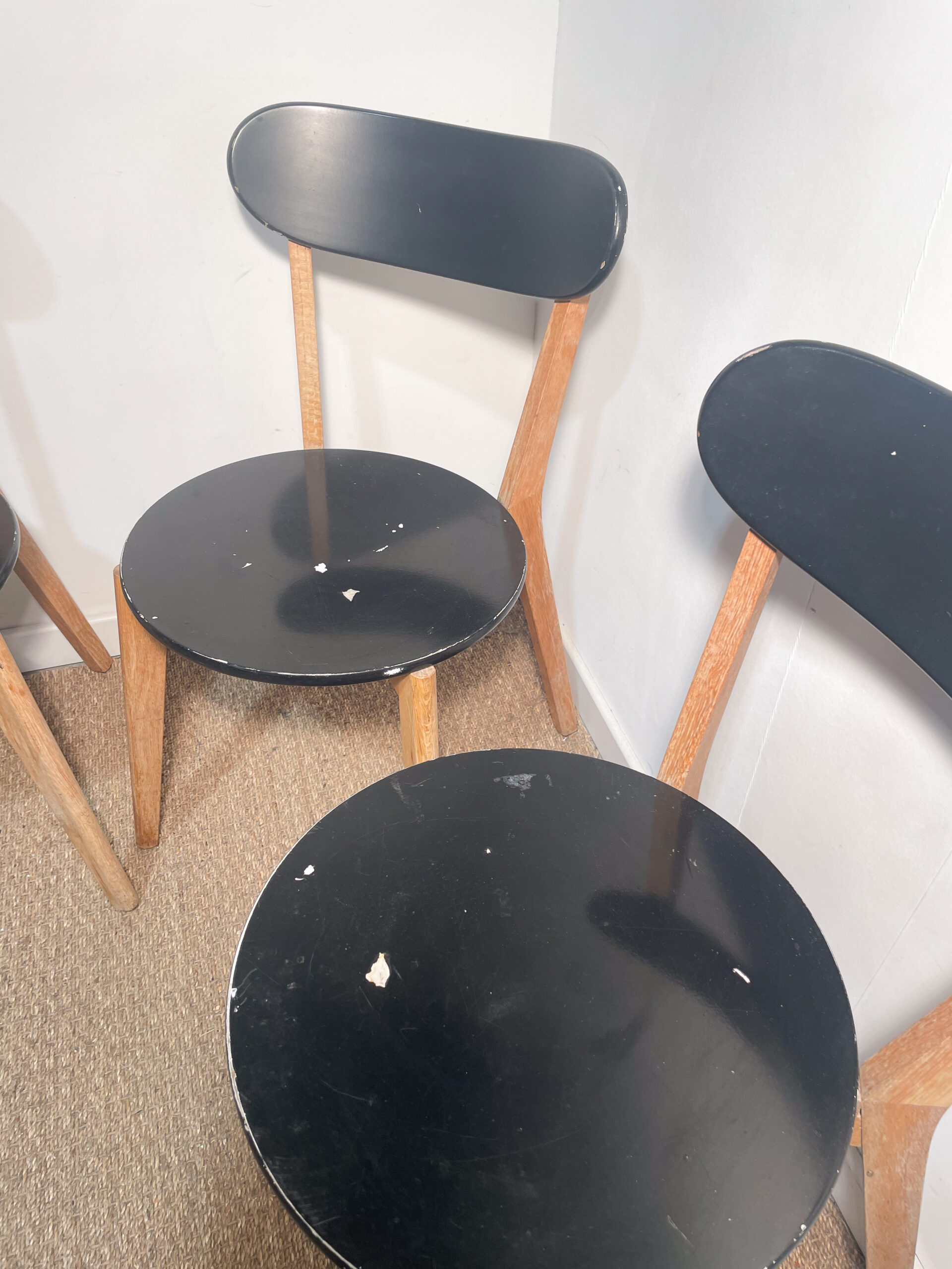 Lot de 3 chaises en bois noir – Image 3