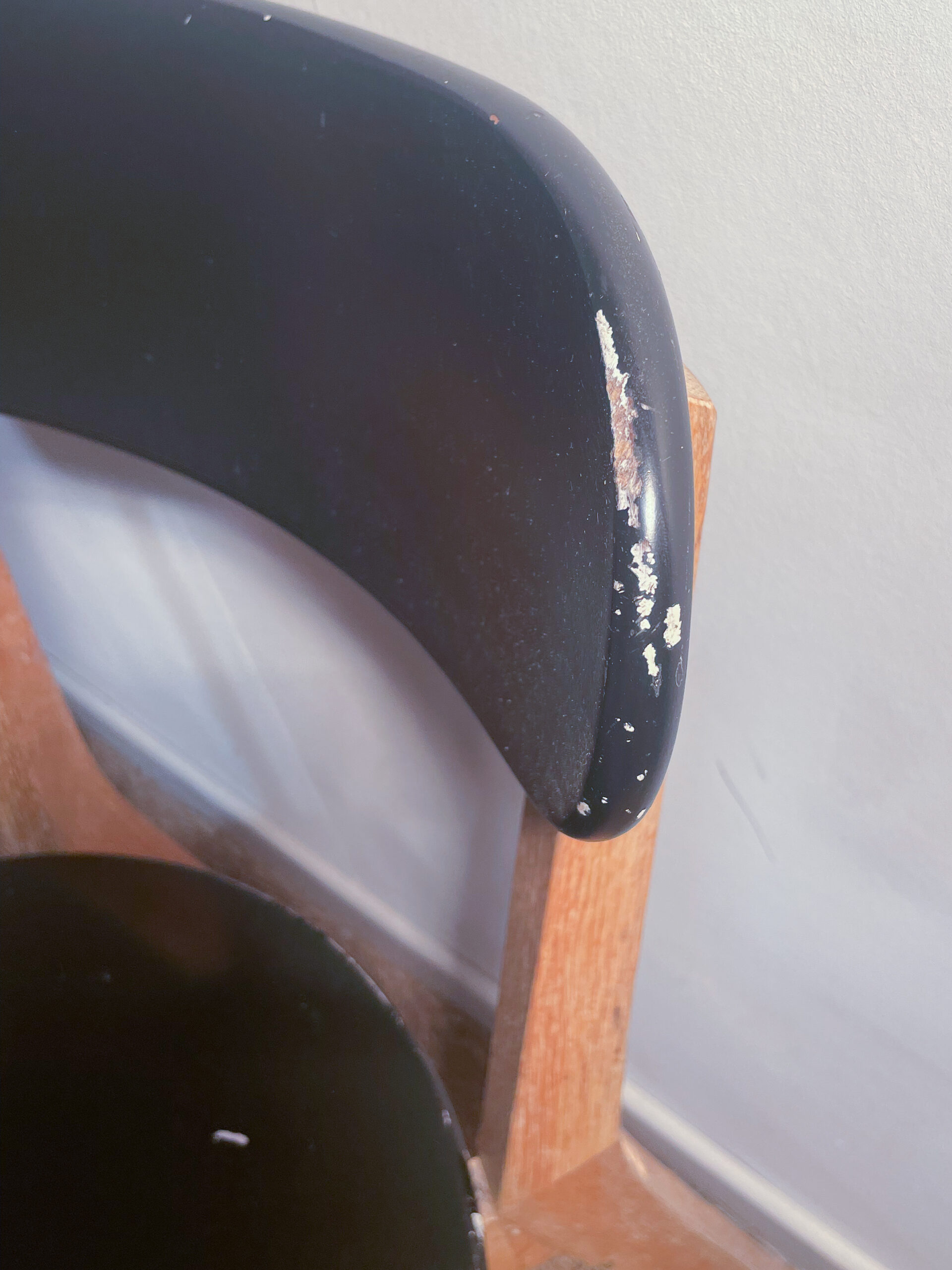 Lot de 3 chaises en bois noir – Image 4