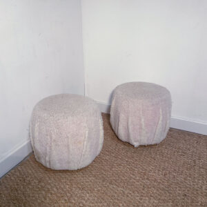 Lot de 2 petits poufs (cuir rose recouvert)