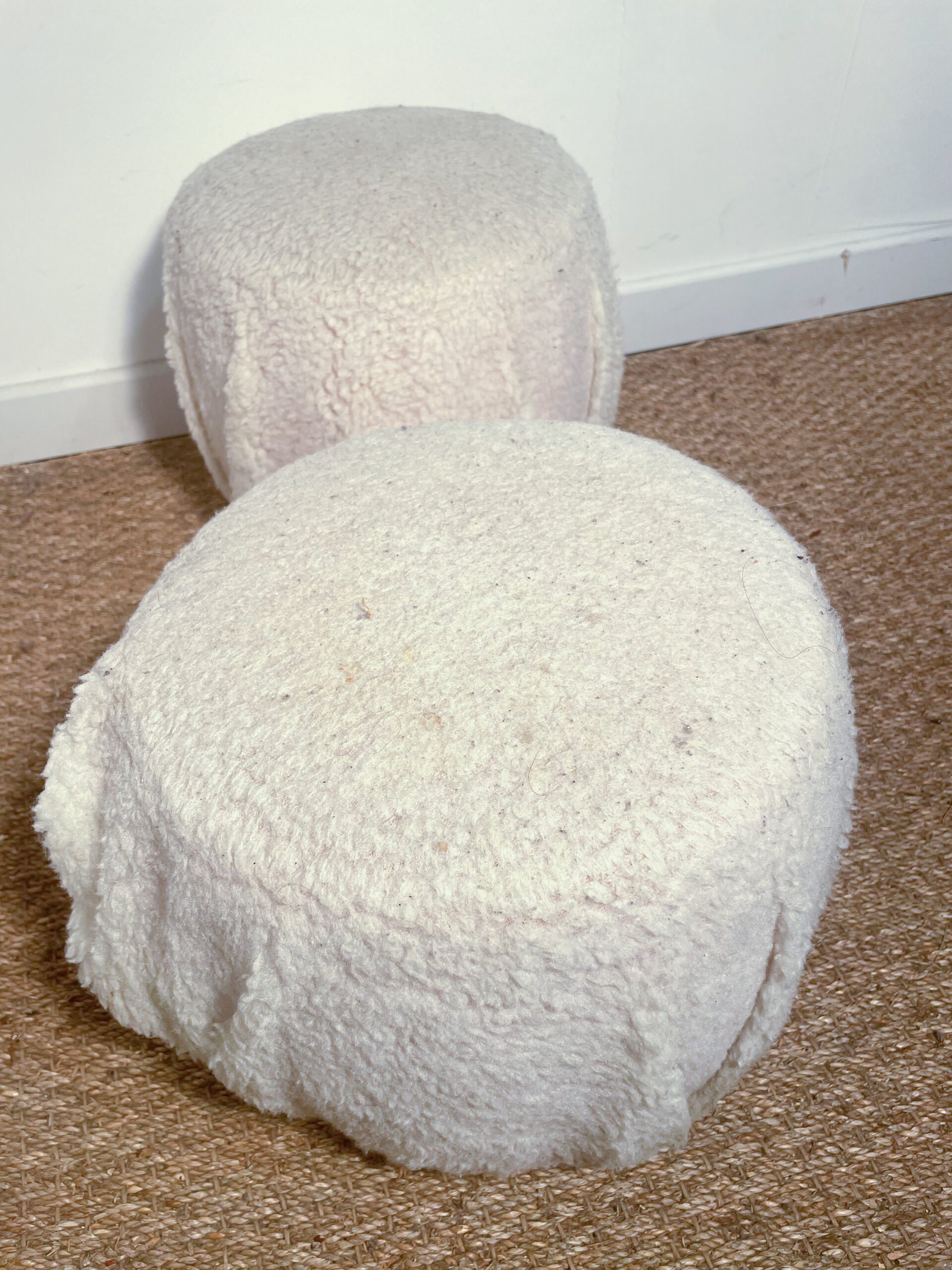 Lot de 2 petits poufs (cuir rose recouvert) – Image 2