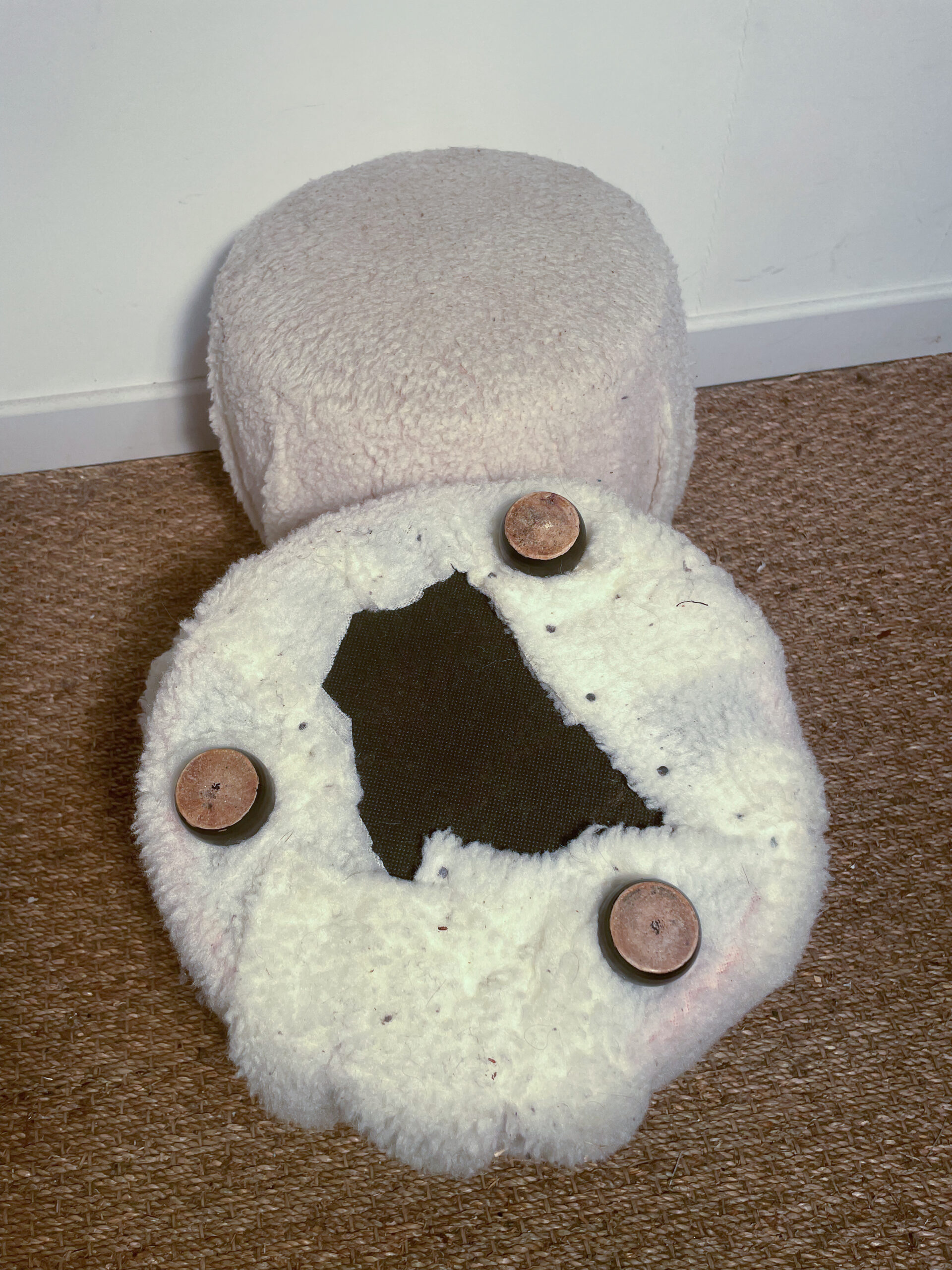 Lot de 2 petits poufs (cuir rose recouvert) – Image 3